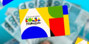 Cartão do programa Bolsa Família sobre notas de real com referência ao calendário de pagamentos de março de 2026