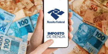 Celular mostrando aplicativo da Receita Federal para consulta do lote residual do Imposto de Renda 2026 com notas de real ao fundo