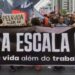 Governo Lula propõe fim da escala 6x1 e busca negociação equilibrada entre patrões e trabalhadores 9 Manifestantes em São Paulo protestam contra a jornada de trabalho 6x1 durante a Segunda Conferência do Trabalho. O presidente Lula propôs a construção de uma proposta de lei para o fim da escala 6x1.