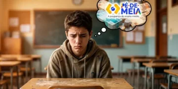 Estudante preocupado em sala de aula pensando no benefício Pé-de-Meia enquanto aguarda o pagamento de R$ 1.000 do programa para alunos do ensino médio.