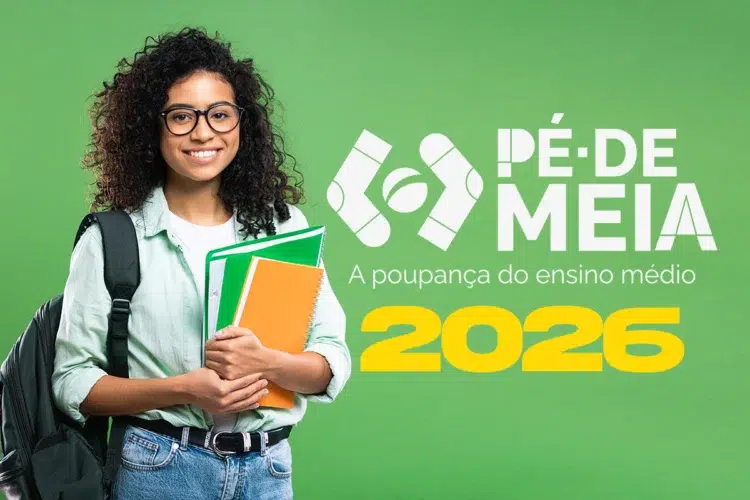 Estudantes podem perder o Pé-de-Meia em 2026! Veja as motivos 1 Jovem sorrindo segura cadernos e mochila em frente a fundo verde com logo Pé-de-Meia 2026