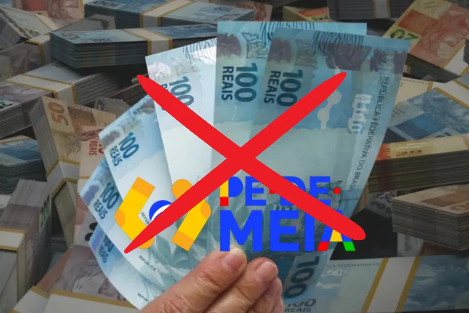 Suspensão do Pé-de-Meia? Justiça identifica problemas nos pagamentos 2 cédulas de 100 reais com o logo do programa Pé-de-Meia e a marcação de sua suspensão devido a falhas identificadas no controle de pagamentos.