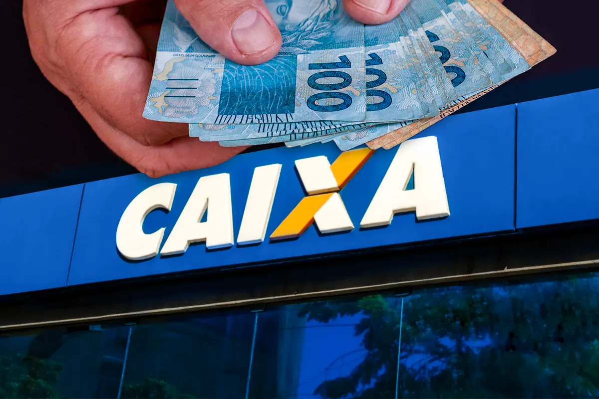 Saque de R$ 6.220 da CAIXA: moradores de AC, BA e MG podem solicitar benefício a partir desta sexta-feira (6) 2 Trabalhador segurando notas de real em frente à Caixa representando o Saque Calamidade do FGTS liberado em situações de desastre natural.