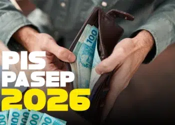 Carteira com dinheiro ilustrando o ressarcimento das cotas do PIS Pasep e o processo para solicitar o pagamento em 2026