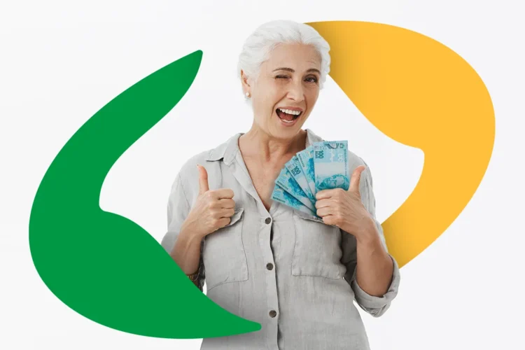 Pagamento do 13º INSS começa em 24/04: confira se haverá descontos na 1ª parcela 1 Mulher idosa com cabelos brancos sorri segurando cédulas de R$ 100 e fazendo sinal de positivo com fundo verde e amarelo do INSS.