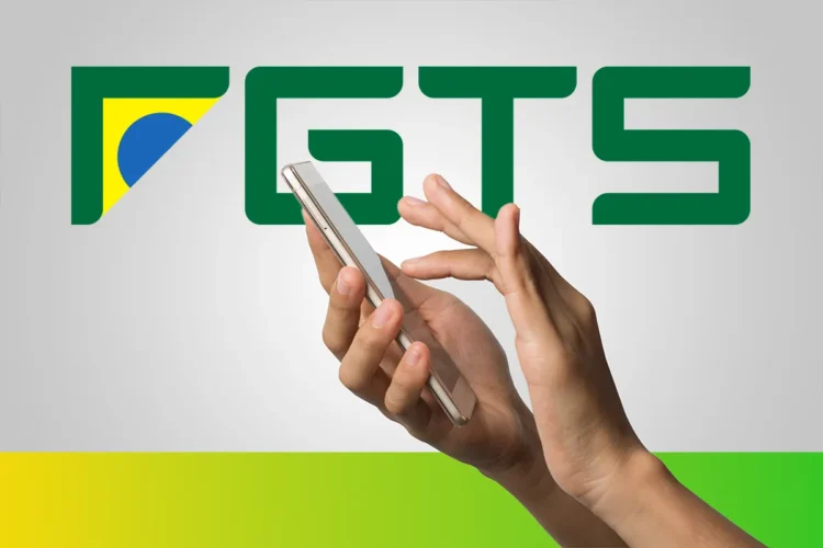 Dinheiro do PIS/Pasep de 1971 a 1988 pode estar te esperando; saiba como consultar 2 Mãos segurando smartphone branco com logo FGTS verde e bandeira do Brasil ao fundo em composição amarela e verde.